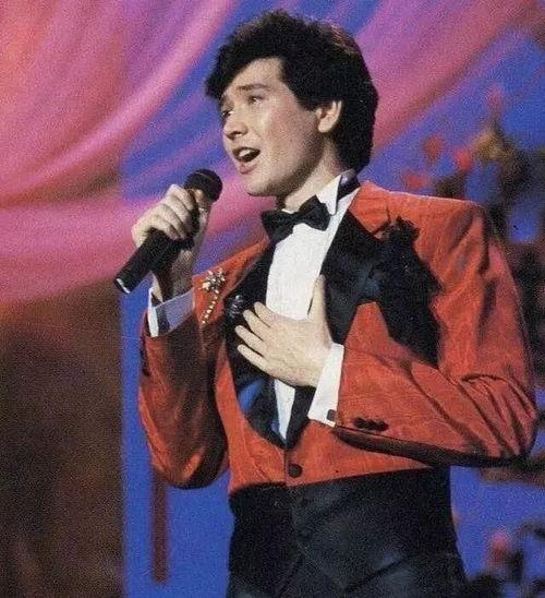 王源宝藏吃瓜,揭秘明星背后的吃瓜故事